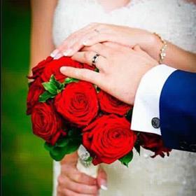 fwthumbBrides red rose bouquet.jpg